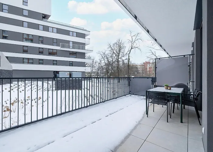 Luxury Apartment Near The City Center Of Cracow By Renters Prestige